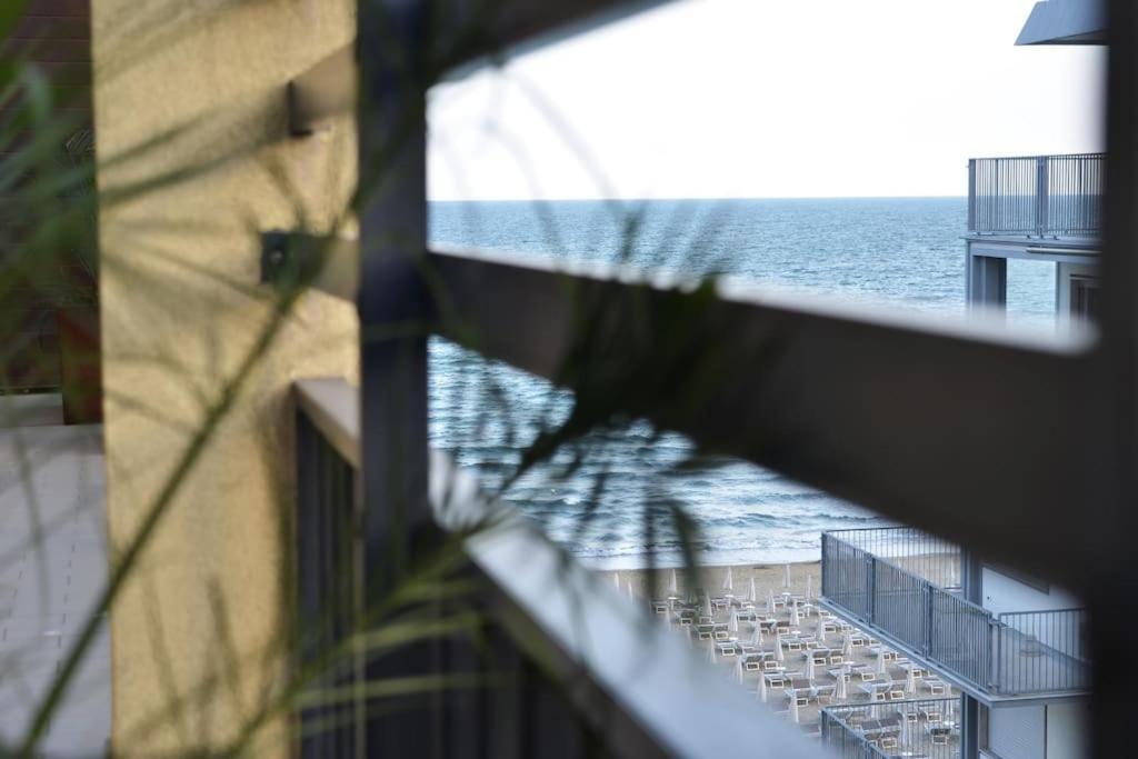 Piazza Nember Attico Con Vista Mare Apartment ลิโดดิเยโซโล ภายนอก รูปภาพ
