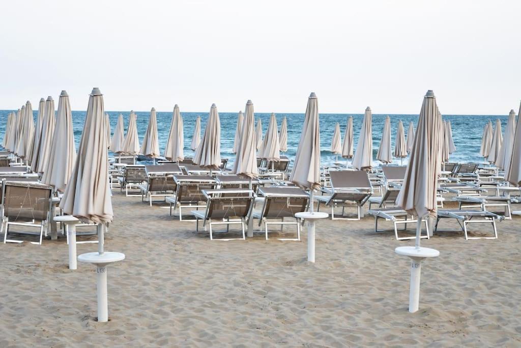 Piazza Nember Attico Con Vista Mare Apartment ลิโดดิเยโซโล ภายนอก รูปภาพ