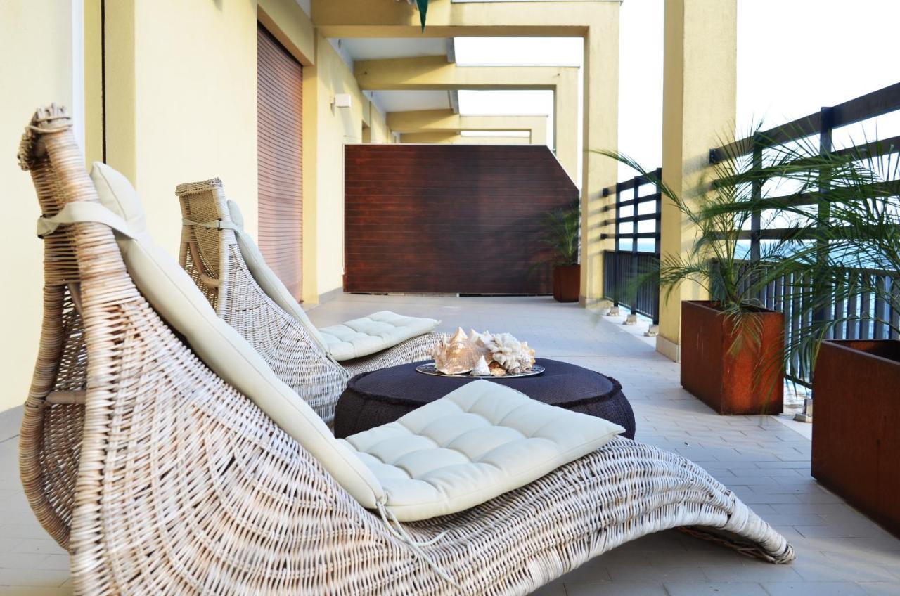 Piazza Nember Attico Con Vista Mare Apartment ลิโดดิเยโซโล ภายนอก รูปภาพ